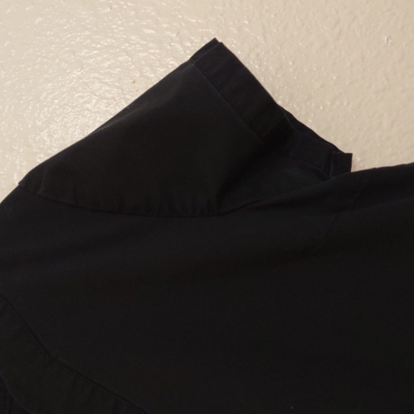 GENTLY USED CROCS NURSING BLACK AND GREEN SCRUB TOP - Picture 6 of 7